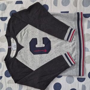 Champion Women's / Unisex Gray Varsity Raglan Sweatshirt with Capital C Size S